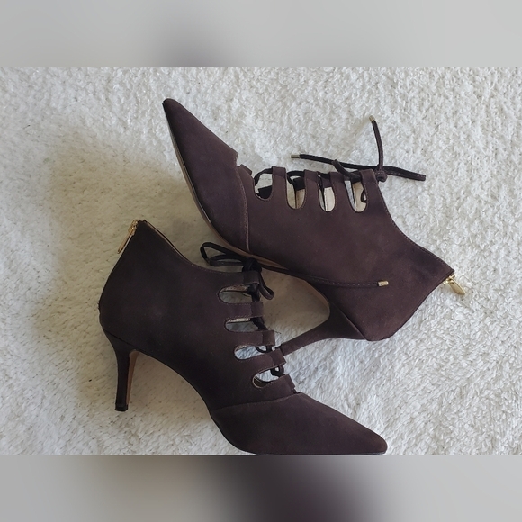 Adrienne Vittadini Fealy Women US 7.5 M Brown 90s Bootie Pump Heel‎ Suede - Picture 3 of 14